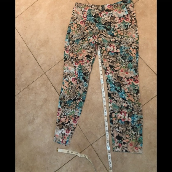 Top Shop  Floral Pants.  Size 6 - Picture 4 of 5